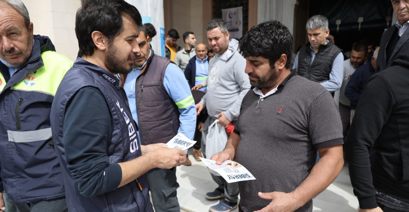 ADANA’DA 1490 CAMİDE VATANDAŞLAR DOLANDIRICILIK OLAYLARINA KARŞI BİLGİLENDİRDİ