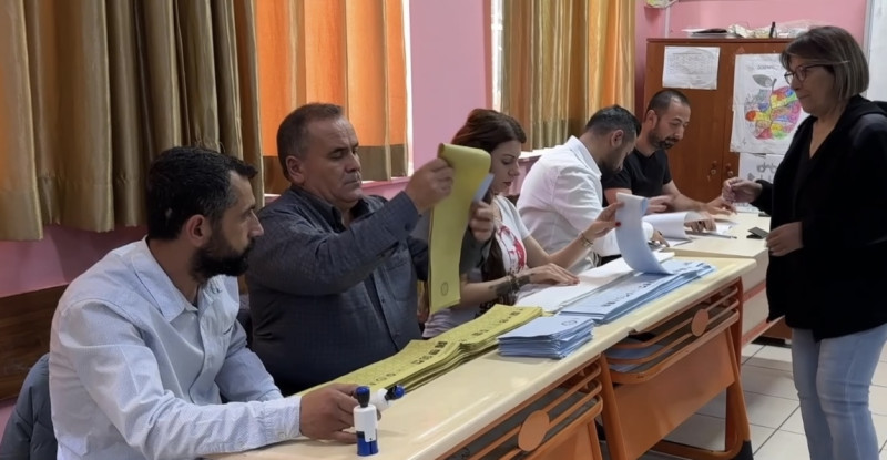 TÜRKİYE SANDIK BAŞINDA