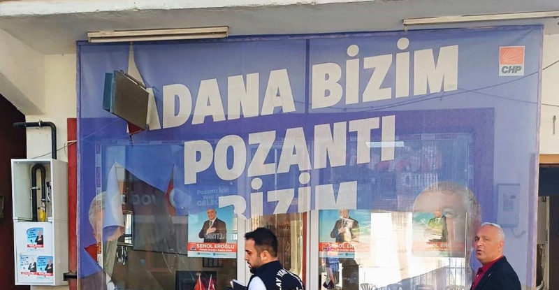 CHP POZANTI İLÇE BAŞKANLIĞININ CAMLARI KIRILDI!…