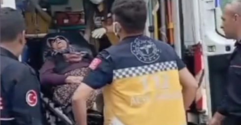 ADANA’DA APARTMANDA ÇIKAN YANGINDA DUMANDAN ETKİLENEN KİŞİ HASTANEYE KALDIRILDI