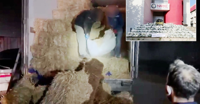 ADANA’DA TIRDA SAMANLARIN ARASINA GİZLENMİŞ 305 KİLOGRAM SKUNK ELE GEÇİRİLDİ