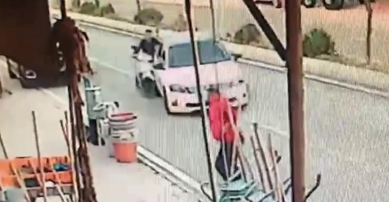 ADANA’DA OTOMOBİLİN ÇARPTIĞI MOTOSİKLET SÜRÜCÜSÜ YARALANDI