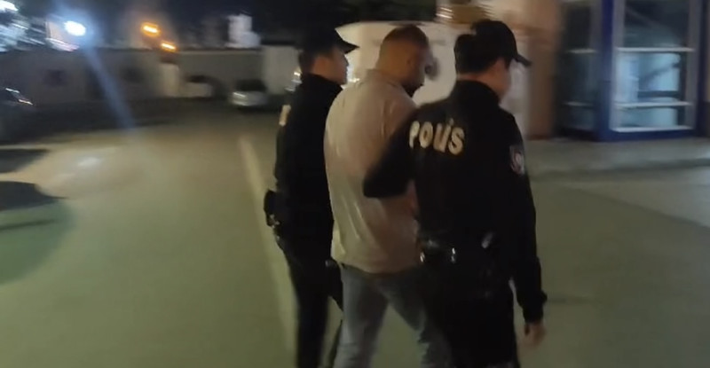 ADANA’DA 12 YIL 11 AY HAPİS CEZASI OLDUĞU İÇİN ARANAN HÜKÜMLÜ YAKALANDI