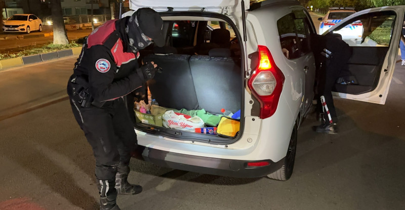 ADANA’DA HELİKOPTER DESTEKLİ “HUZUR VE GÜVEN” UYGULAMASINDA ÇEŞİTLİ ŞUÇLARDAN 61 ŞÜPHELİ YAKALANDI