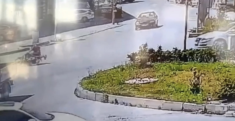 ADANA’DA OTOMOBİLLE ÇARPIŞAN MOTOSİKLETTEKİ 1 KİŞİ ÖLDÜ, BİR KİŞİ YARALANDI