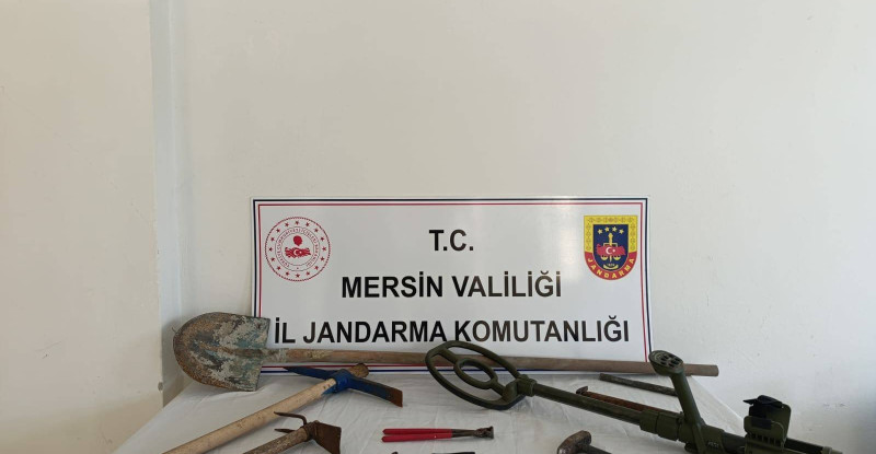 Mersin’de kaçak kazı yapan 2 kişi suçüstü yakalandı