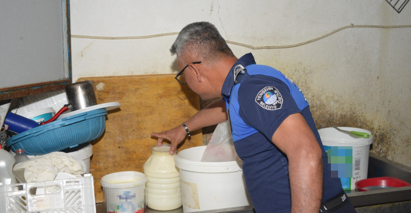 Mersin’de ruhsatsız işletilen peynir imalathanesi mühürlendi