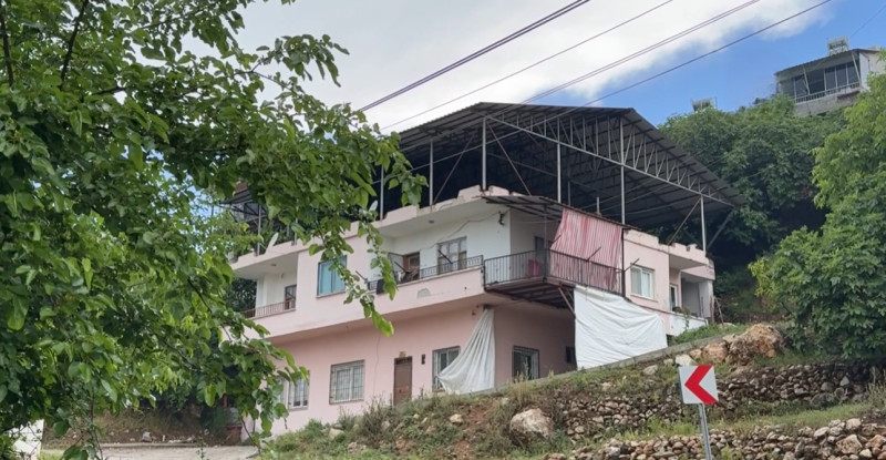 MERSİN’DE ANNE VAHŞETİ! CİNNET GEÇİRİP 9 YAŞINDAKİ ÇOCUĞUNU BIÇAKLAYARAK ÖLDÜRDÜ