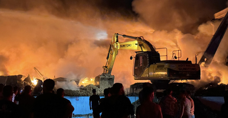 Adana’da motosiklet üretim tesisinde çıkan yangın kontrol altına alındı
