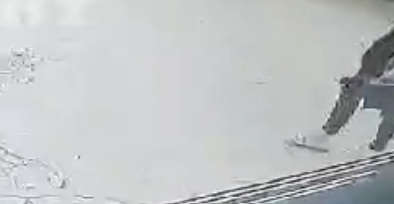 Adana’da otobüsün çarpması sonucu yayanın öldüğü kaza araç kamerasına yansıdı