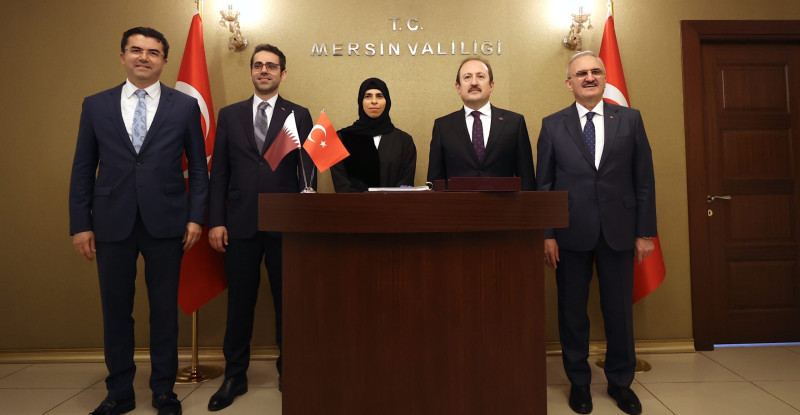 Bakan yardımcıları Karaloğlu ve Serim, Katar Devlet Bakanı Al Khater ile Mersin’de görüştü