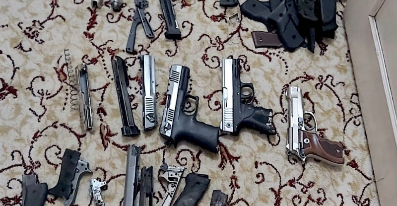 Mersin’de kaçak silah imalatı ve ticareti yaptığı gerekçesiyle gözaltına alınan zanlı tutuklandı.