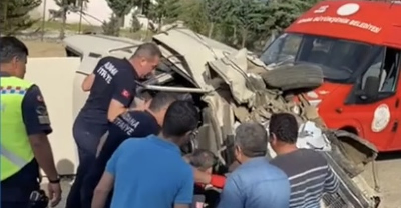 Adana’da takla atan otomobildeki 3 kişi yaralandı