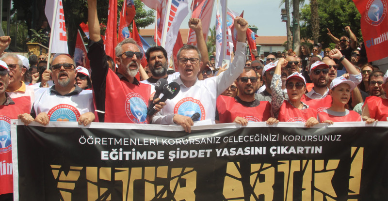 Adana, Mersin, Hatay ve Osmaniye’de, İstanbul’un Eyüpsultan ilçesindeki özel bir lisenin müdürü İbrahim Oktugan’ın yabancı uyruklu öğrencinin silahlı saldırısı sonucu öldürülmesi protesto edildi.