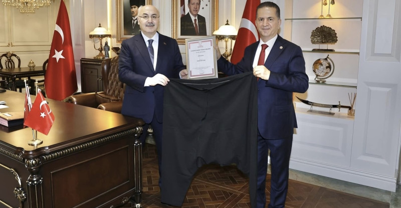 Adana’nın yöresel kıyafetlerinden şalvar, Türk Patent ve Marka Kurumunca coğrafi işaretle tescillendi.