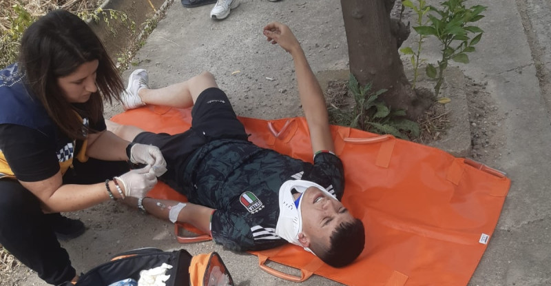 Adana’da devrilen motosikletteki 2 kişi yaralandı