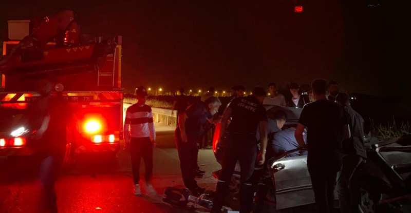 Adana’nın Ceyhan ilçesinde 3 aracın karıştığı trafik kazasında 2 kişi yaralandı