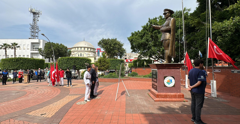 Adana ve Hatay’da 19 Mayıs Atatürk’ü Anma, Gençlik ve Spor Bayramı ile Gençlik Haftası etkinlikleri kapsamında yürüyüş düzenlendi.