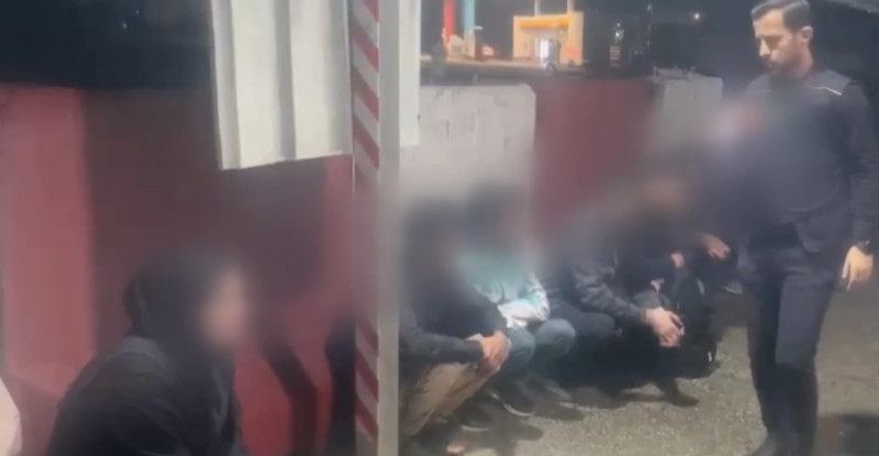 Osmaniye’de yurda yasa dışı yollarla girdiği belirlenen 13 kişi yakalandı, 3 göçmen kaçakçısı tutuklandı.