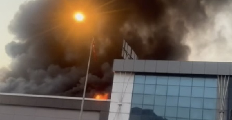 ADANA’DA MOBİLYACILAR SİTESİ’NDEKİ İŞ YERİNDE ÇIKAN YANGIN MADDİ HASARA YOL AÇTI