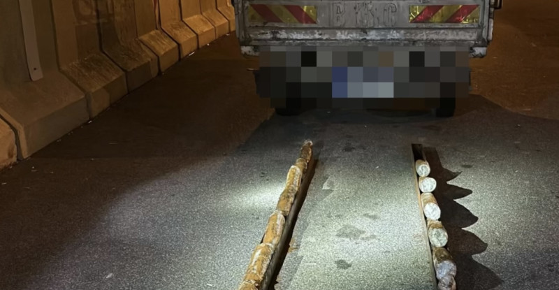 Adana’da kamyonette 8 kilogram esrar ele geçirildi