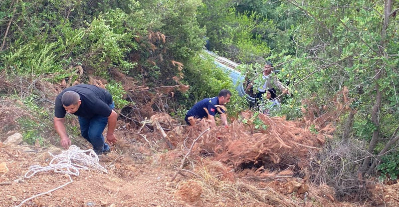 Adana’da ağaçlık alana devrilen otomobildeki 7 kişi yaralandı