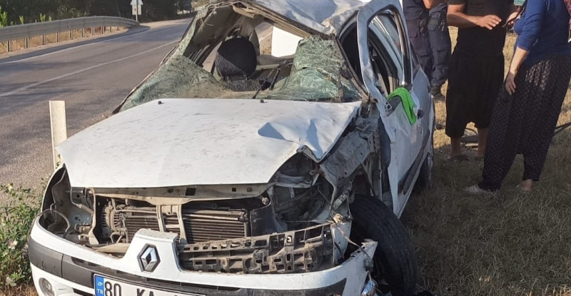 Adana’da 3 aracın karıştığı trafik kazasında yaralanan 6 kişi hastaneye kaldırıldı.