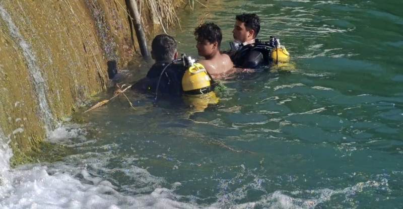 Osmaniye’de girdiği derede boğulma tehlikesi geçiren genci, itfaiye ekipleri kurtardı.