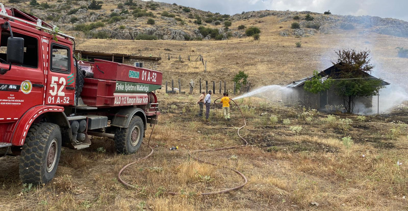 Adana’nın Feke ilçesinde tartıştığı ağabeyinin evini ateşe verdi