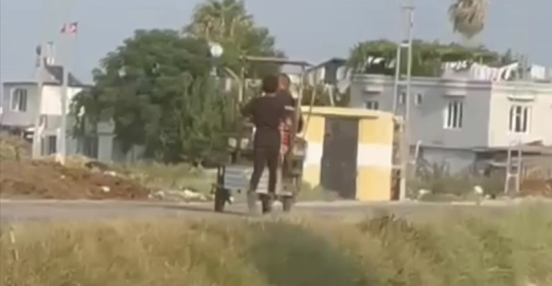 ADANA’DA BİR BABA OĞLUNU CEZALANDIRMAK İÇİN BELİNE İP BAĞLAYIP ELEKTRİKLİ BİSİKLETİN ARKASINDAN METRELERCE KOŞTURDU