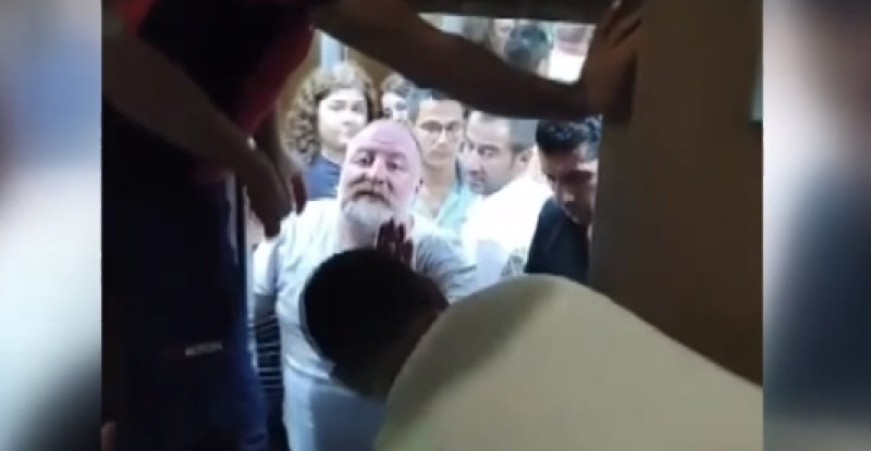 Mersin’de bir sitenin asansöründe mahsur kalan 10 kişi kurtarıldı