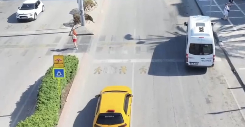 Adana’da yayalara ilk geçiş hakkını vermeyen sürücülere ceza uygulandı