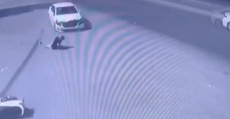 Adana’da otomobille çarpışan motosikletin sürücüsü yaralandı