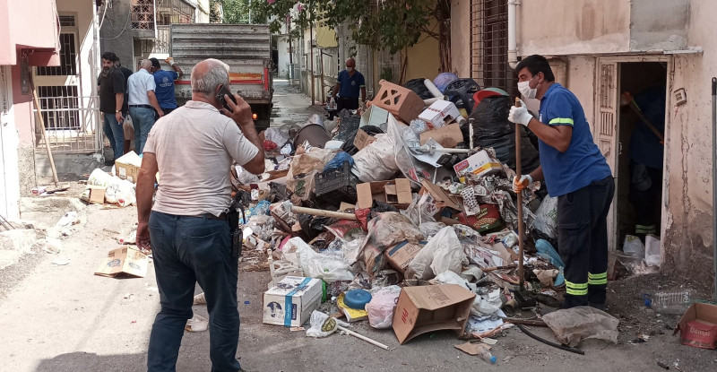 Adana’da “çöp ev” temizlendi