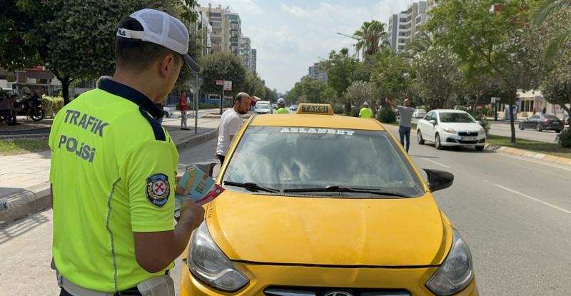 Adana’da trafikte kural ihlali yapan sürücüler dronla belirlendi