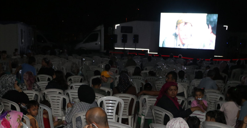 Hatay’da konteyner kentte sinema etkinliği düzenlendi