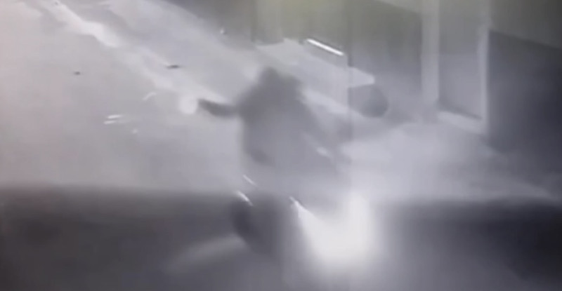 Adana’da kayınpederinin evine silahla ateş etti