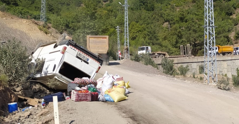 Adana’da devrilen minibüsteki 6 kişi yaralandı