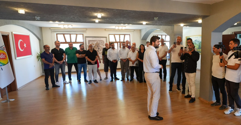 TARSUS BELEDİYE BAŞKANI ALİ BOLTAÇ’IN MAKAM ODASINDAKİ EŞYALAR HACZEDİLDİ