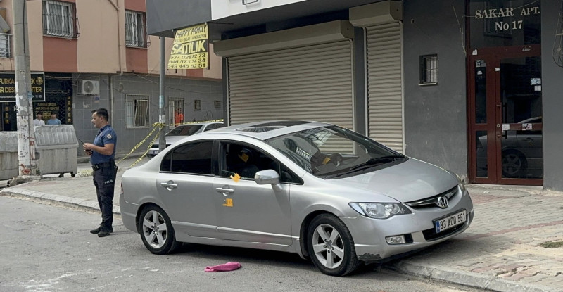 Mersin’de otomobilde silahlı saldırıya uğrayan sürücü hayatını kaybetti, kardeşi ağır yaralandı