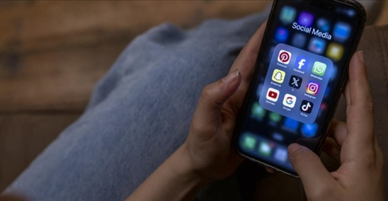 Çocukları sosyal medyanın karanlık yüzünden korumak için “aile hareketi” önerisi