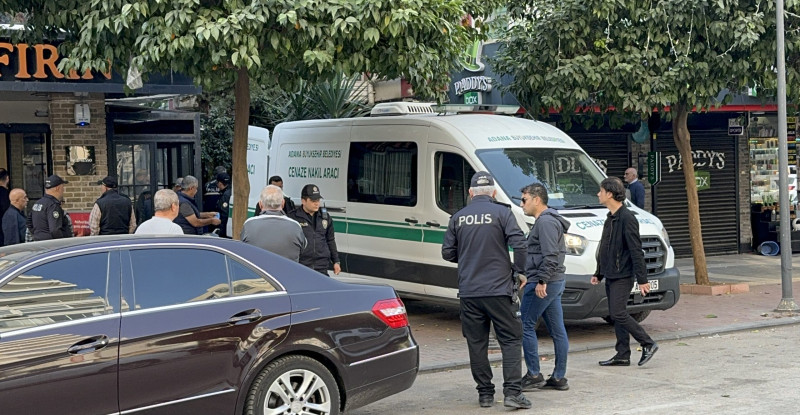 Adana’da kız arkadaşını tabancayla öldüren kişi, aynı silahla intihar girişiminde bulundu