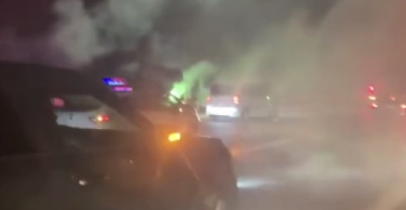 MERSİN’DE YOL KESEN DÜĞÜN KONVOYU ARAÇLARI TRAFİKTEN MEN EDİLDİ