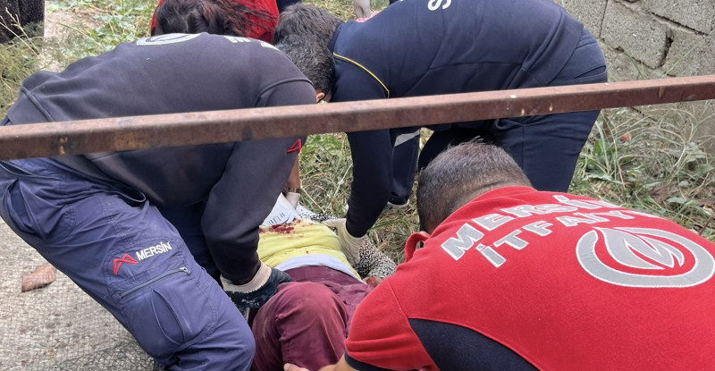 Mersin’in Tarsus ilçesinde kuyuya düşen kadını itfaiye ekipleri kurtardı.