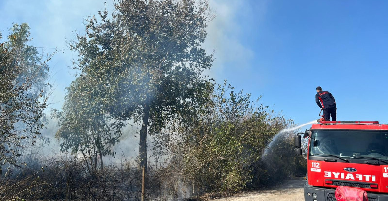 Osmaniye’de otluk alanda çıkan yangın ekiplerin müdahalesiyle söndürüldü.
