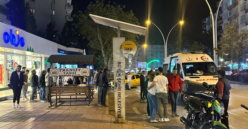 ADANA’DA TAKSİCİLER ARASINDA ÇIKAN SİLAHLI VE BIÇAKLI KAVGADA 3 KİŞİ YARALANDI