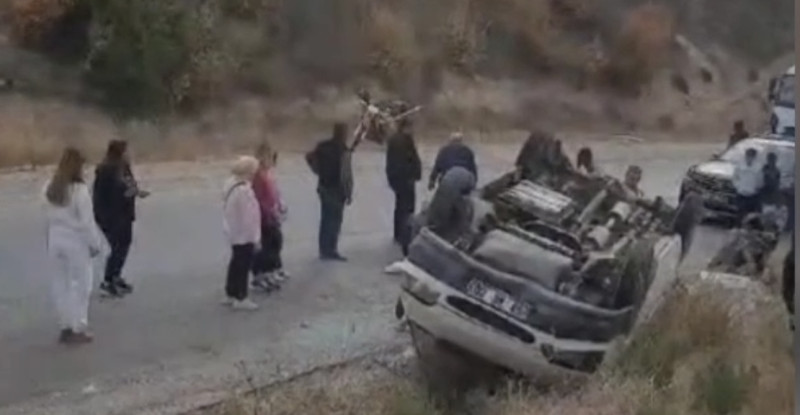 Adana’da devrilen minibüsteki 5 kişi yaralandı