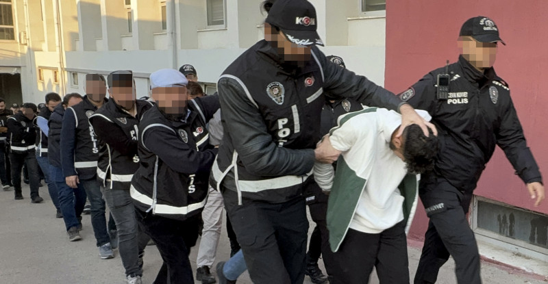 ADANA’DA “BAYGARA” ORGANİZE SUÇ ÖRGÜTÜ ÜYESİ 282 ZANLI ADLİYEYE SEVK EDİLDİ