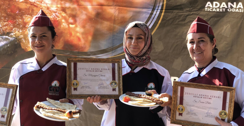 Adana’da “tescilli kebap eğitimi”ni tamamlayan kursiyerler sertifika aldı
