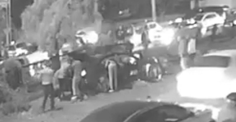 Adana’da 2 kişinin yaralandığı trafik kazası güvenlik kamerasında